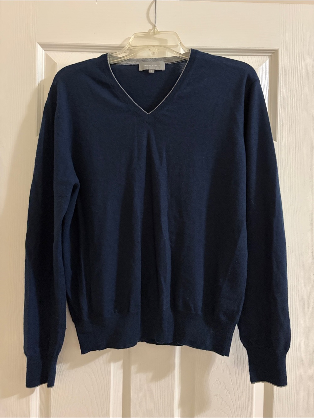 Neiman Marcus Men's V-Neck Sweater - Navy